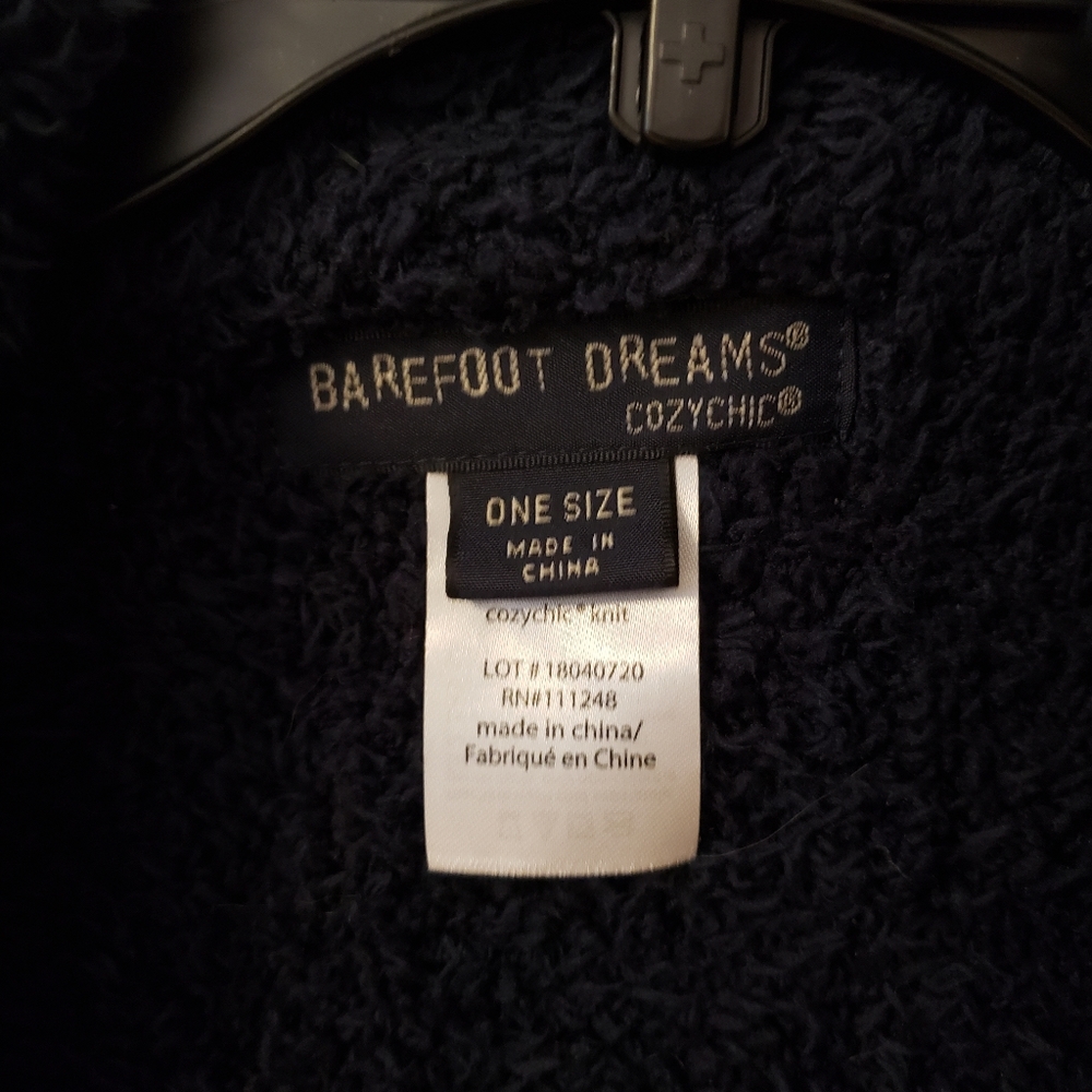 Barefoot Dreams the Cozychic Malibu Wrap in Oyster - Picture 3 of 5